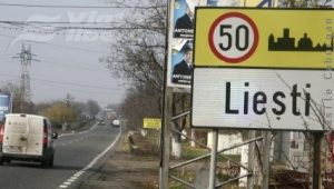 La şase ani, zdrobiţi de autoutilitară