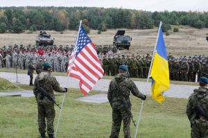 Armata ucraineană se antrenează alături de trupe ale NATO