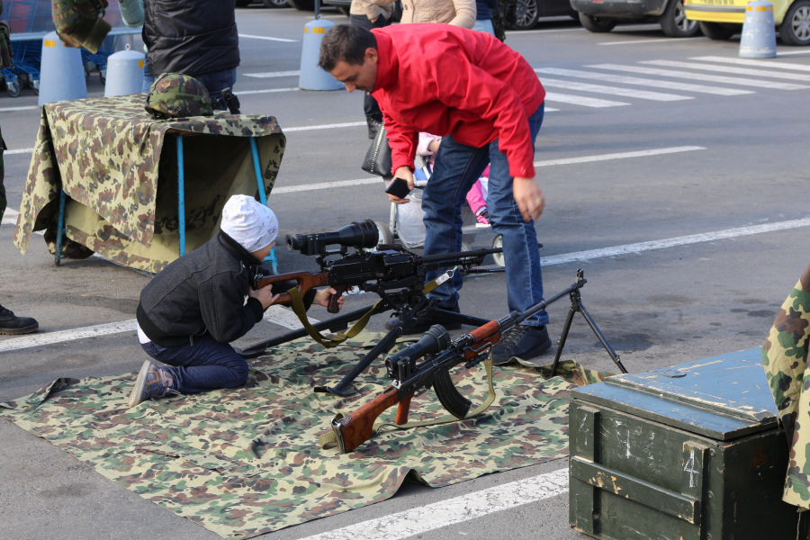 Expoziţie militară, concert şi retragere cu torţe