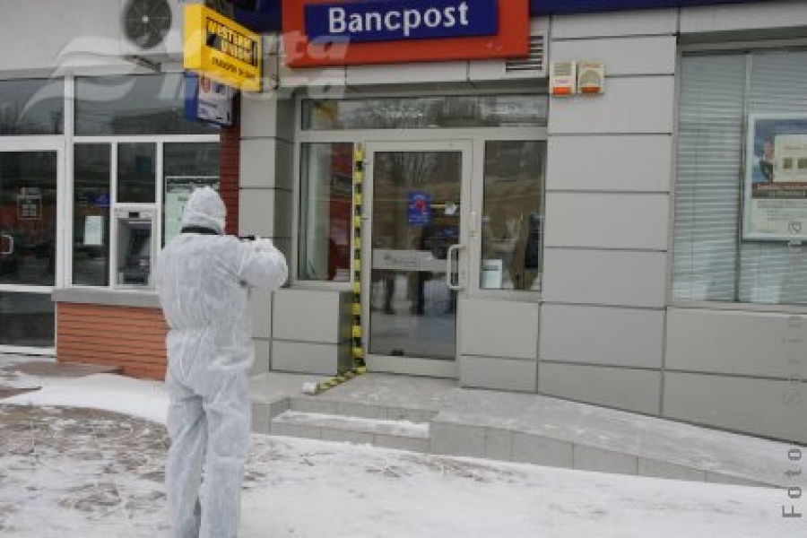 Recompensă de la Bancpost pentru prinderea autorului jafului de la Agenţia Ţiglina