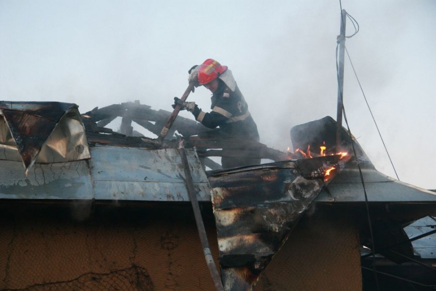 Sărbători ratate pentru unii dintre gălăţeni, în urma unor incendii şi explozii