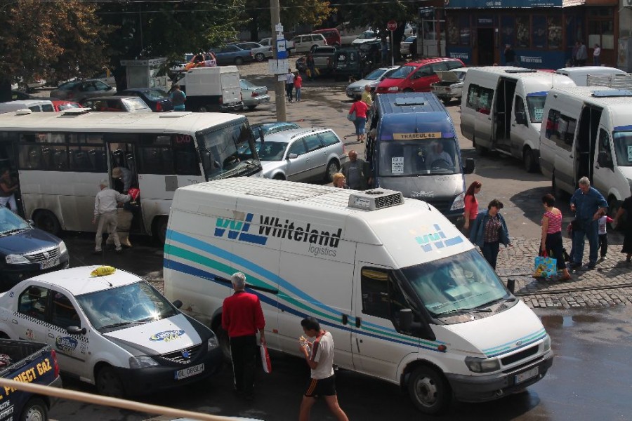 Trafic de infern şi siguranţă zero în Piaţa Centrală!