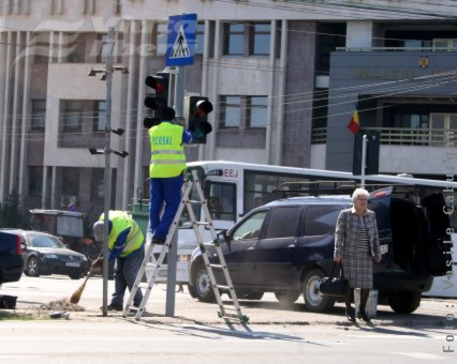 Mai o mătură, mai un semafor… 