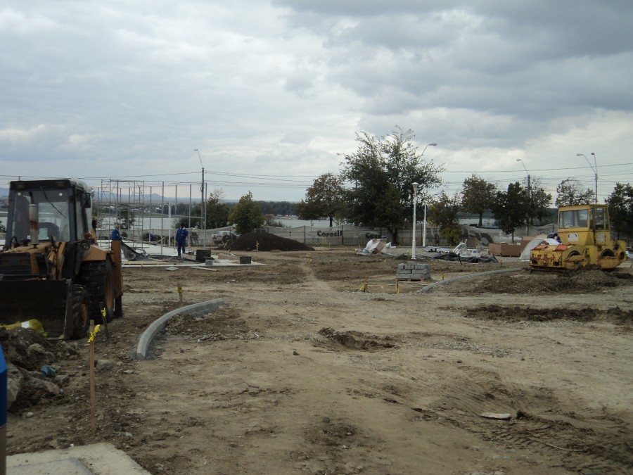 Parcul Viva, încă în chinurile (re)facerii/ Inaugurarea se lasă aşteptată