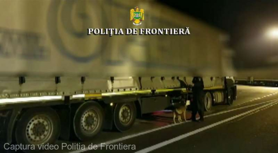 Zeci de migranți au fost găsiți ascunși în mai multe camioane, la frontiera cu Ungaria