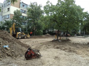Ecosal asfaltează cu subcontractori: Noi locuri de parcare în Micro 17
