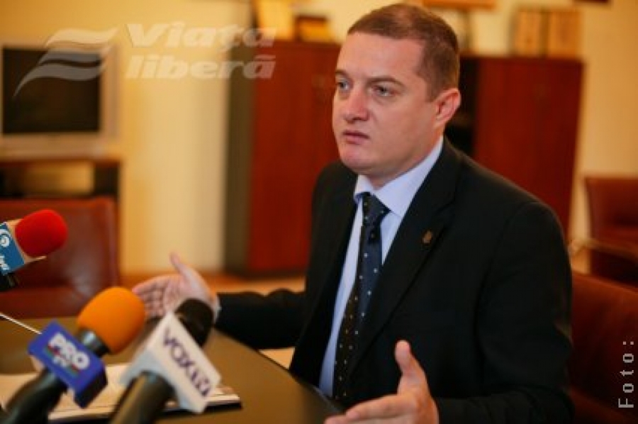 Prefectul Cosmin Păun, după articolele din „Viaţa liberă”: „Societăţi fără stăpân”