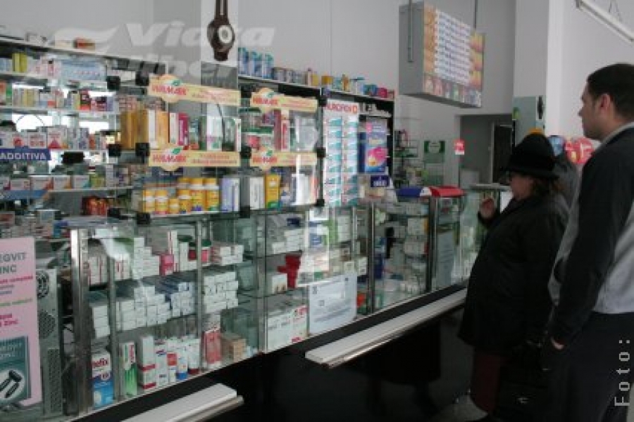 Farmaciile, deschise de Paşti