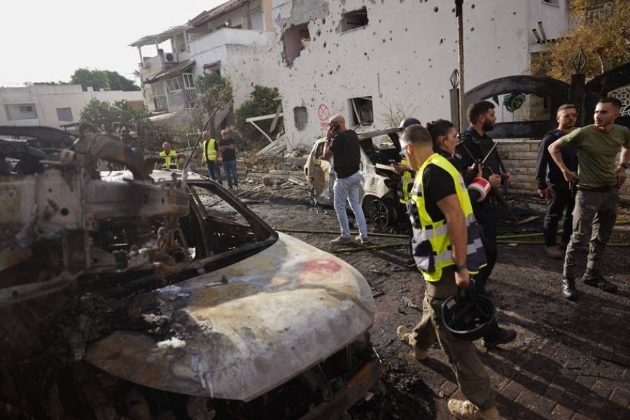 Israelul și Hezbollah se lovesc reciproc cu sute de rachete și bombe