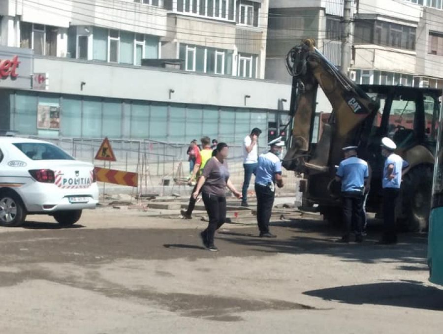 UPDATE. Femeia lovită de buldoexcavator la Mașniță a murit