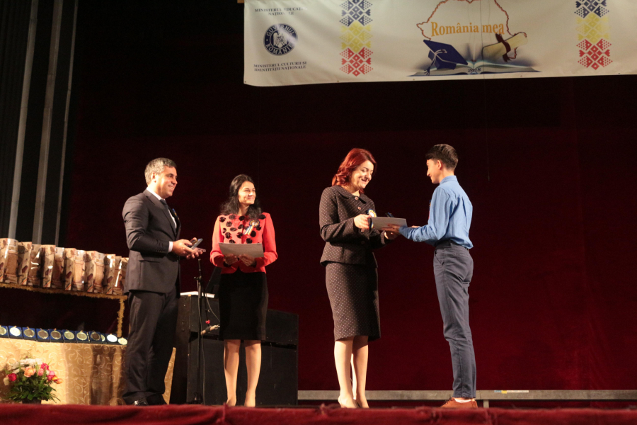 175 de elevi şi profesori gălăţeni au primit diplome de excelenţă (FOTO)