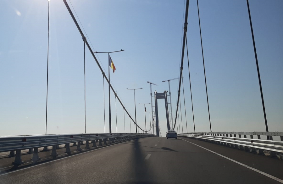 Primul accident pe podul de la Brăila, chiar în ziua inaugurării