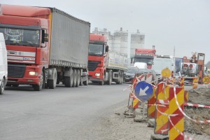 Transportatorii rutieri de mărfuri vor opri luni activitatea, pe termen nedefinit