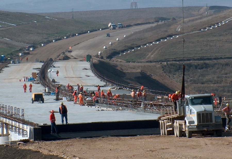 Au fost deschise şantierele pentru patru tronsoane de autostradă în lungime totală de 65 km