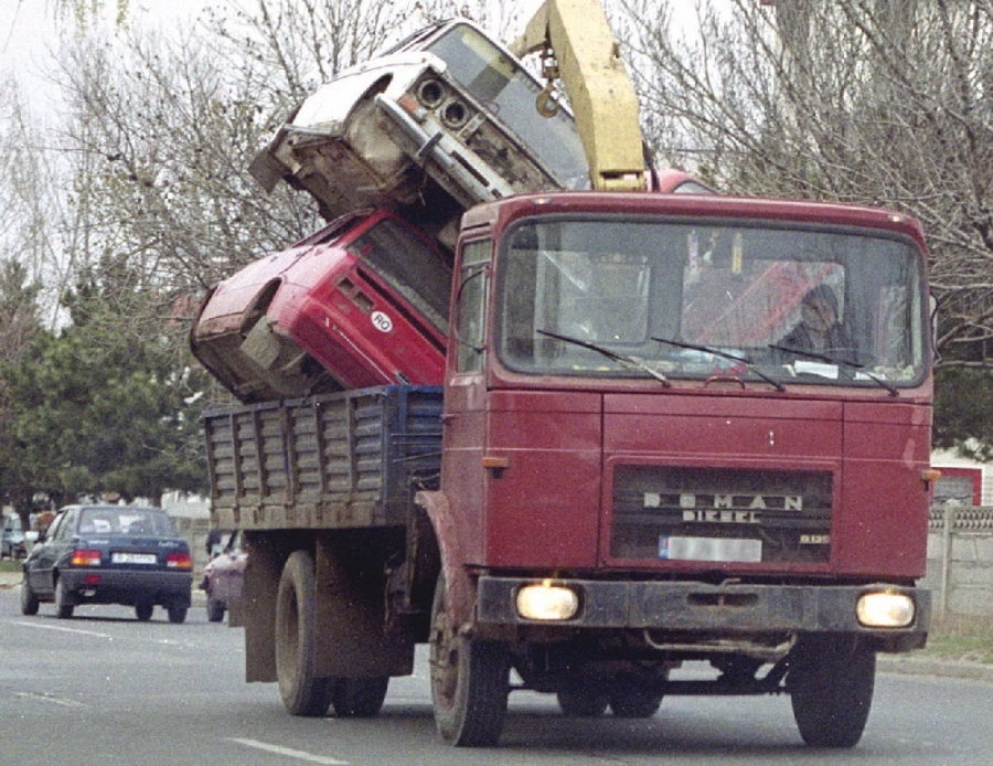 PIAŢA AUTO/ Mii de maşini noi, prin „Rabla” pentru instituţii