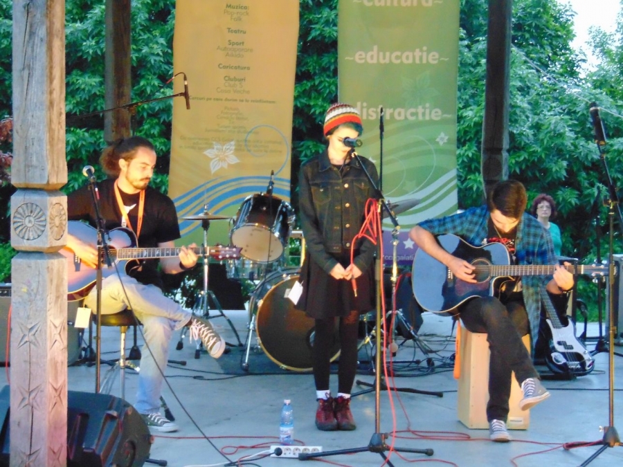 Studenţii folkişti s-au reunit la Galaţi/ Câştigătorii Festivalului „Baladele Dunării”