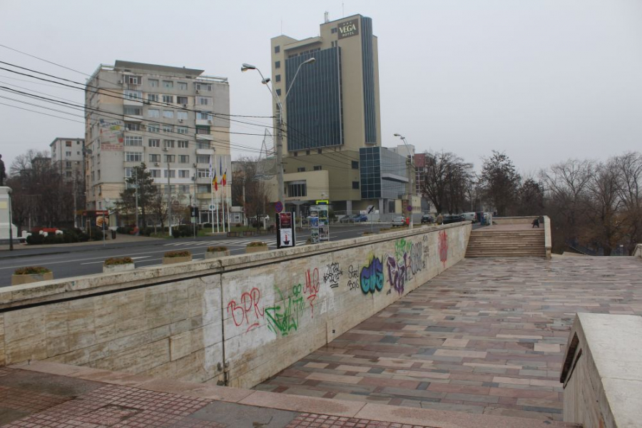 Faleza Dunării va fi monitorizată timp de trei ani. Scara monumentală, mâncată de caverne (FOTO)