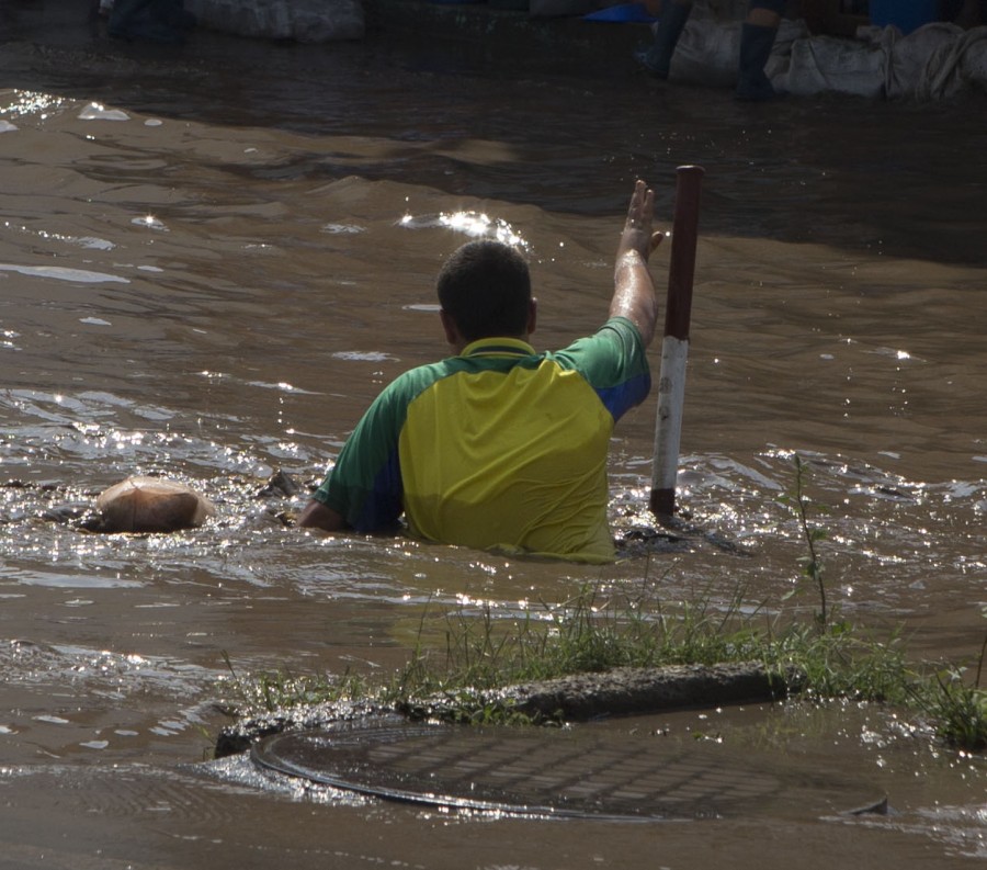 VIDEO/ Pe urmele dezastrului: Înecaţi din cauza ruperii a două baraje 