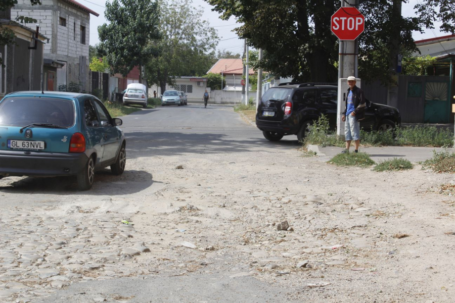 Uliţele Galaţiului: strada Dochiei, plină de gropi şi uitată de autorităţi