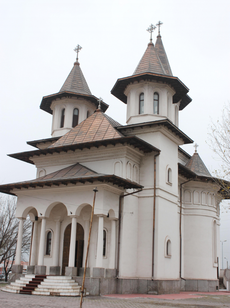 "Catedrala siderurgiştilor" a sărbătorit 15 ani de la sfinţire