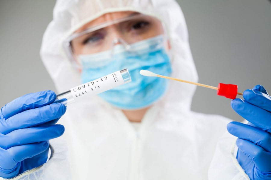 Firmă farmaceutică vindea bețișoare nazale folosite