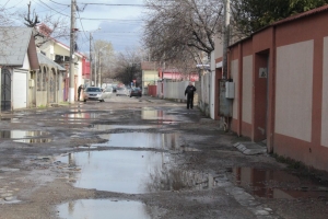 La Maşniţă - un cartier cu istorie uitată/ Garajele şi chioşcurile părăsite trebuie să dispară (FOTO)
