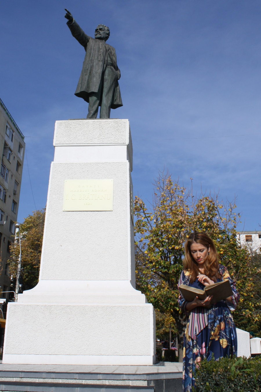 România pe hârtie în 100 de chipuri. Din grajdurile comunismului, în lumina istoriei