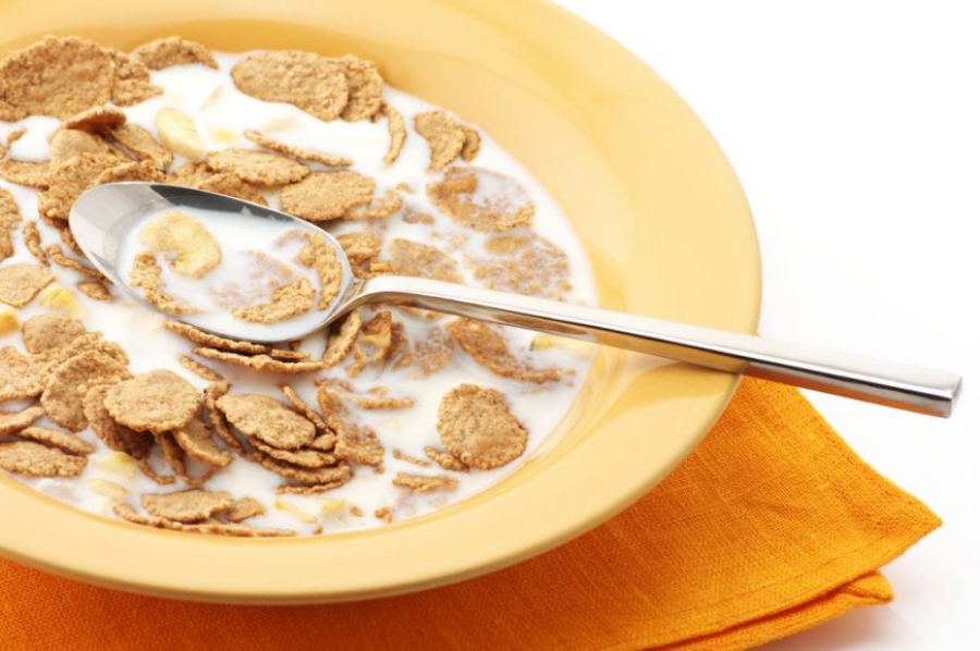 Cerealele cu lapte, bombă calorică pentru copii