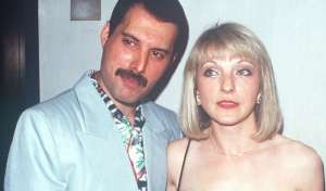 Freddie Mercury și iubita sa Mary Austin