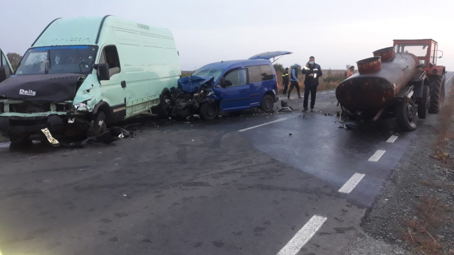 Accident grav, soldat cu opt victime. O autocisternă, una dintre cele trei vehicule implicate