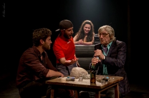 Actorii Teatrului &quot;Maria Filotti&quot; joacă piesa &quot;Acasă la tata&quot;, pe scena Dramaticului