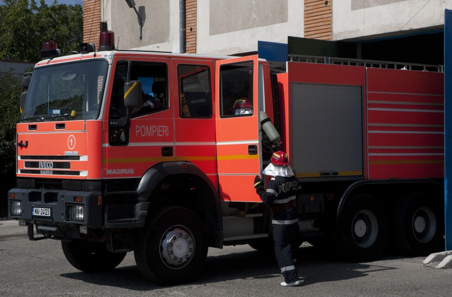 Reţinut după ce a incendiat o maşină