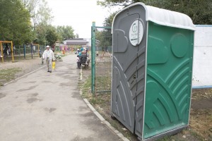 Un parc pentru copii din Micro 39 duhneşte a WC public