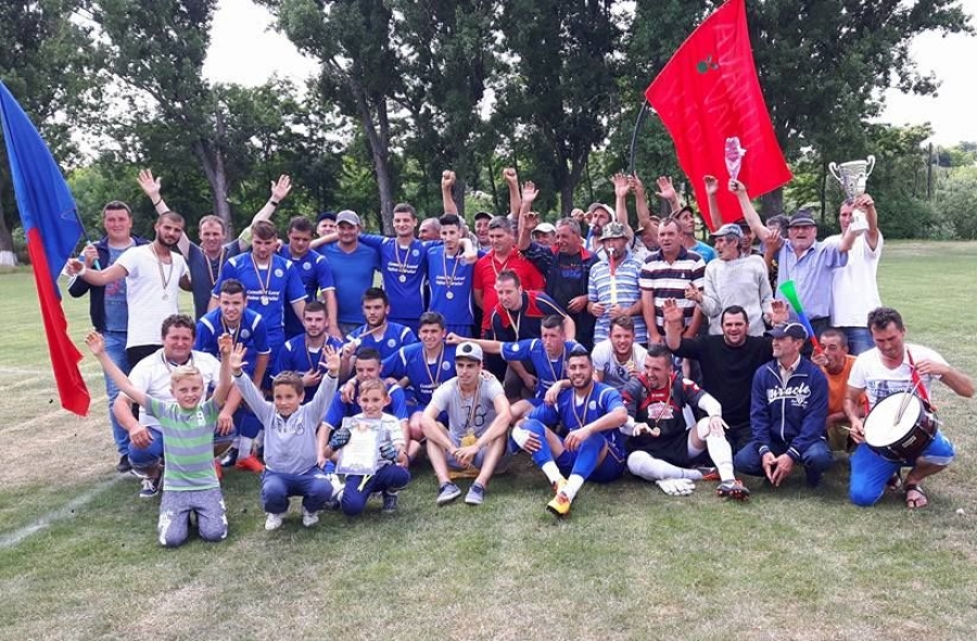 Sărbătoare la Valea Mărului. CAMPIONII şi-au primit trofeul