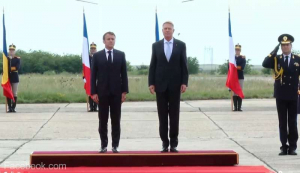 Președintele Franței, primit oficial de șeful statului român la Baza „Kogălniceanu”