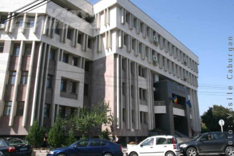 Alarmă falsă cu bombă la Palatul de Justiţie