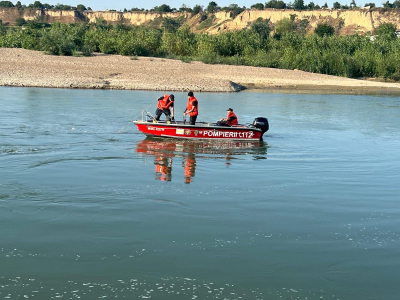 Pompierii caută în apele Siretului o persoană posibil înecată