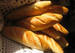 Puterea şi Opoziţia, la pâine: Da’ preţul? Cât o să fie preţul?