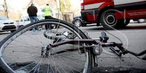 Biciclist rănit în urma unui accident
