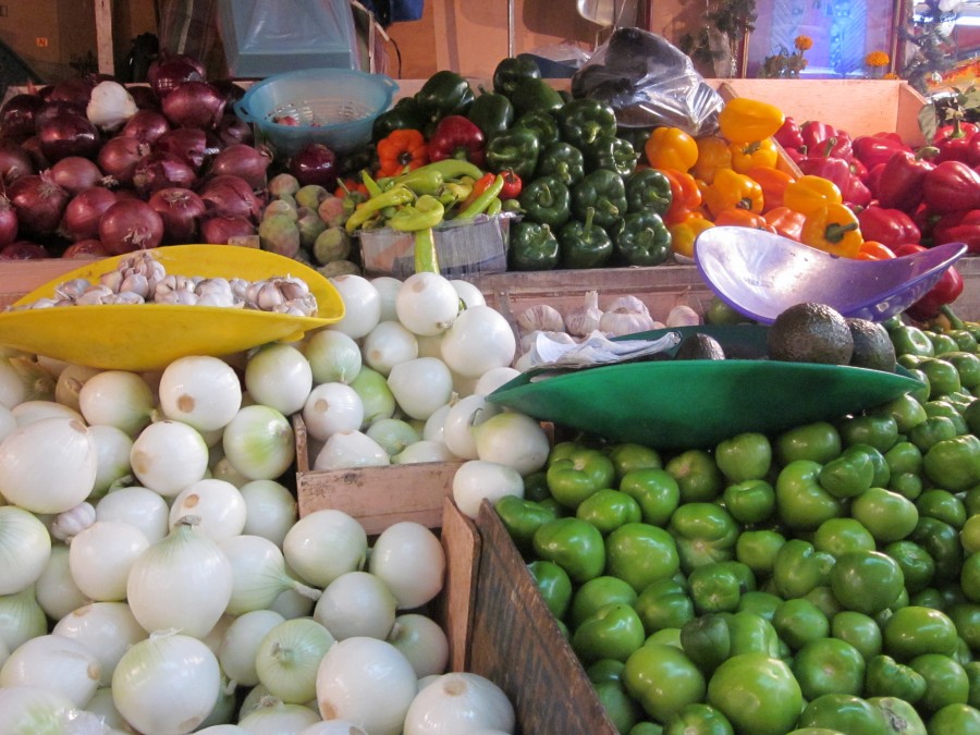 În Piaţa Centrală - Preţuri de iarnă la legume şi fructe