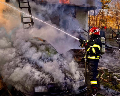 UPDATE. Incendiu la un depozit de covoare din Galaţi