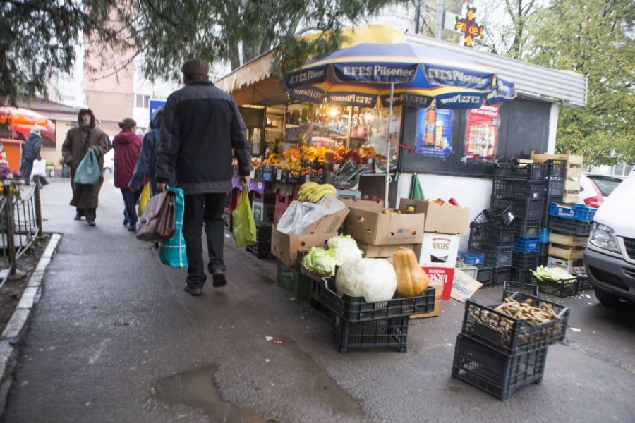 Zona Ancora n-a scăpat de mizerie, chioşcuri şi garaje