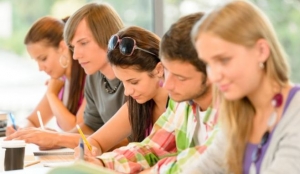 Studenţii se pot ÎNSCRIE la o şcoală de vară din Franţa