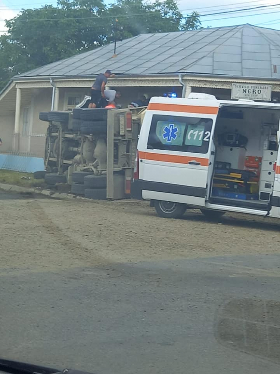 Accident grav pe un drum județean. Un șofer a murit strivit de propriul camion (VIDEO)