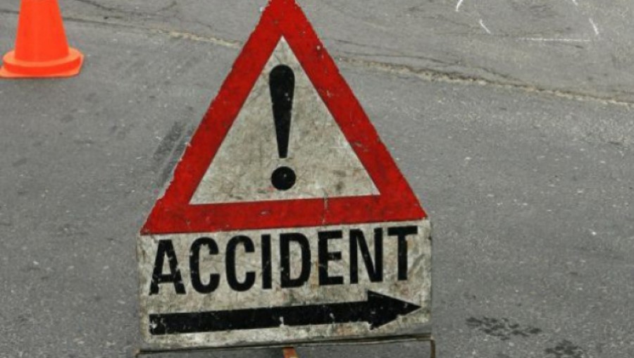 ACCIDENT cu 11 RĂNIŢI/ Maxi-taxi lovit VIOLENT de o betonieră