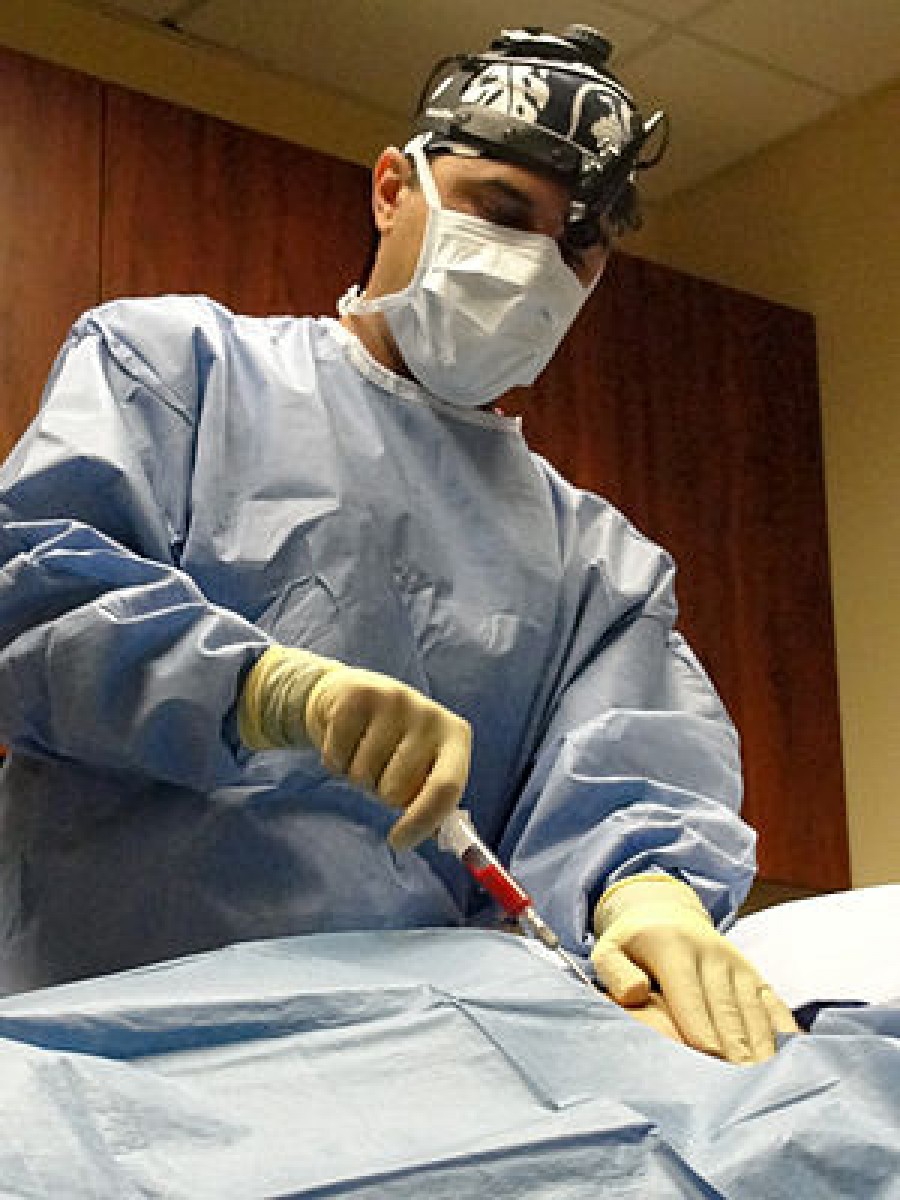 Doctorul Doboş operează la parterul Turnurilor Gemene! Puneţi burţile sub lupă! 