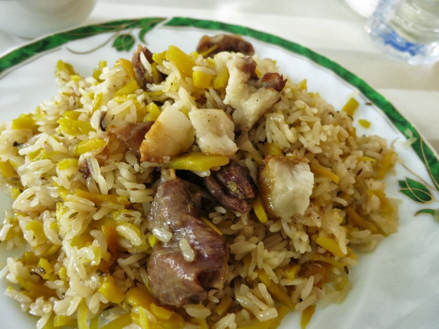 Bucătăria din Uzbekistan: Marea de carne din jurul muntelui de pilaf
