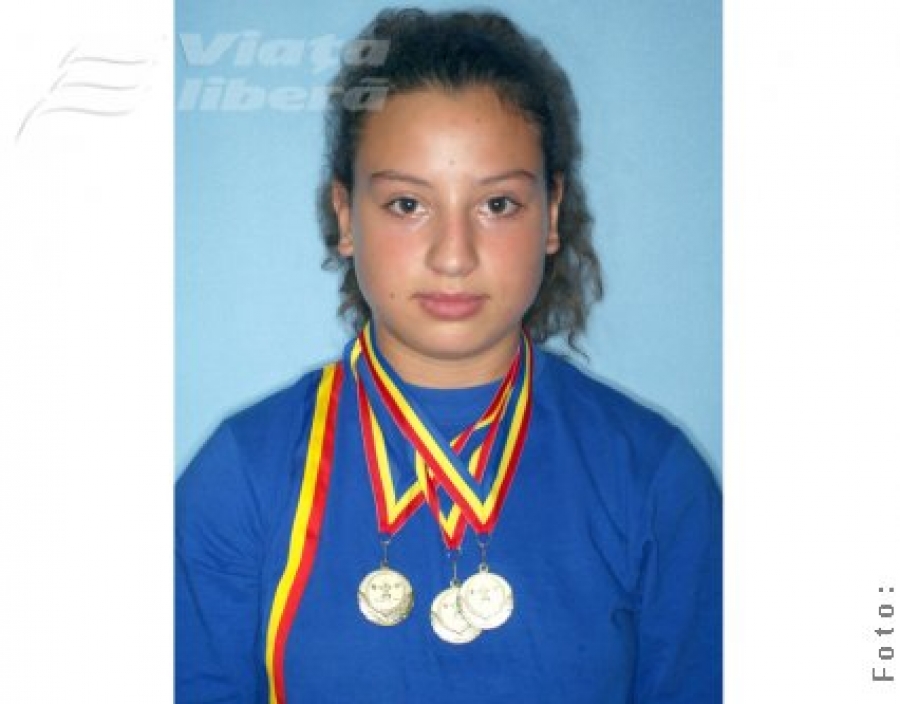 Andreea Marcovici - 3 medalii de aur la Europenele de haltere 