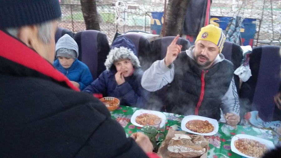Au sărbătorit româneşte cu fasole la ceaun de 1 Decembrie
