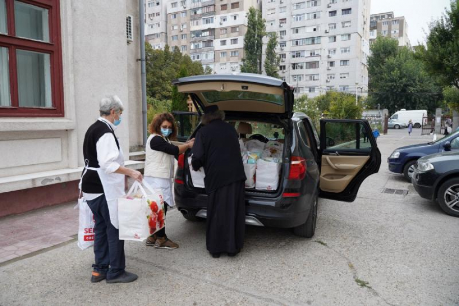 Ajutoare pentru sărmani, în parohia "Sfânta Cuvioasă Parascheva"